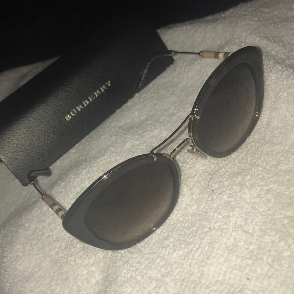 Burberry ladies sunglasses